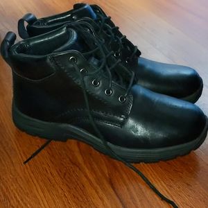 Slip resistant work shoes w memory foam insoles